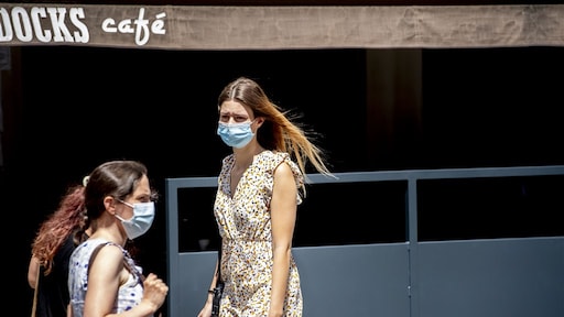 Verplicht een mondkapje dragen? Zo gaat het in landen om ons heen