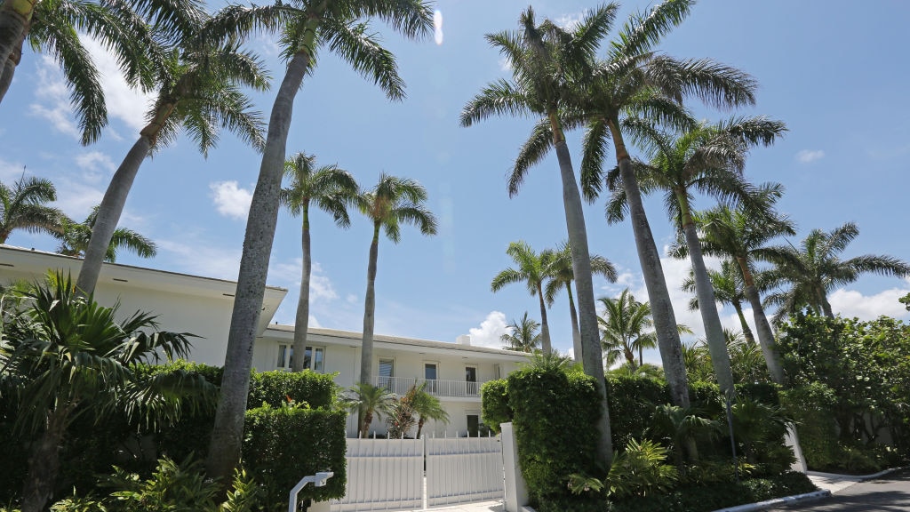 Twee huizen van kindermisbruiker Epstein te koop voor 110 miljoen