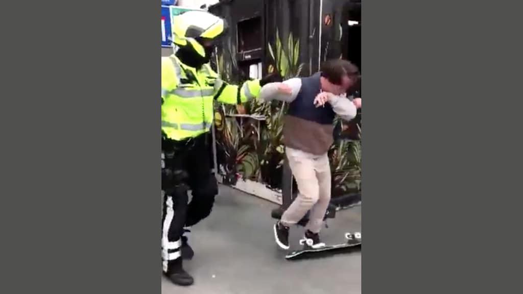 Ophef in Belgie: agent slaat jongen in gezicht die geen mondkapje op wil