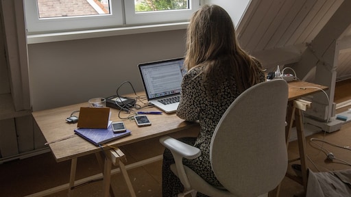 Thuiswerken kost je zo'n 2 euro per dag – en wie moet dat betalen?