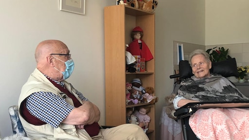 Sterven door eenzaamheid in coronatijd: 'Mijn vrouw at en dronk niet meer'