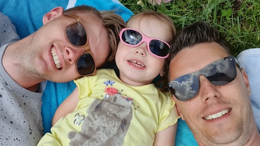 Nauwelijks verlof voor LHBTI-ouders: 'Dochter met zes weken naar de crèche'