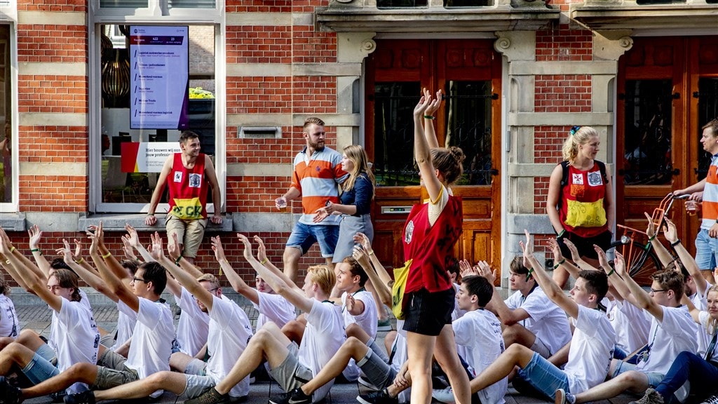 Zorgen om besmettingen tijdens introductieweken studenten: 'Jongeren te laks'
