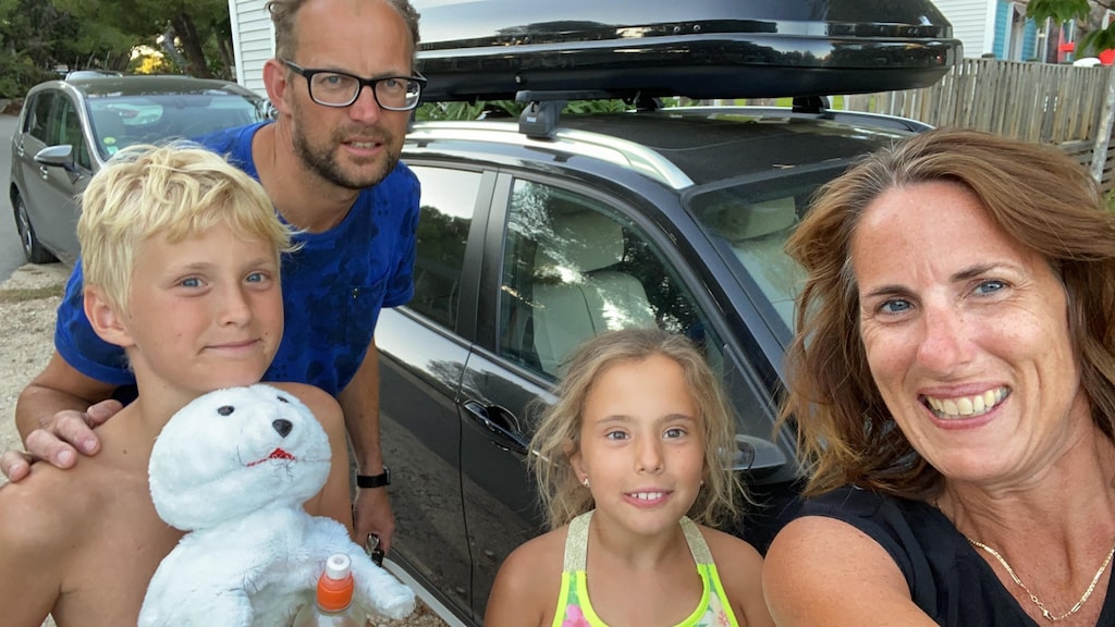Berlinda en haar gezin naar terugkomst op de camping.