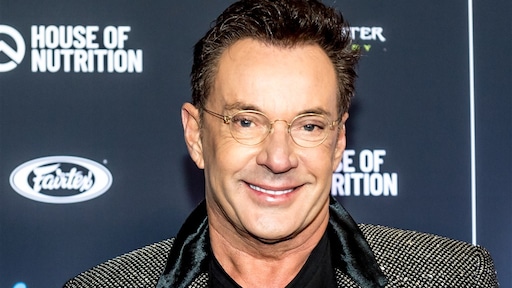 Ook Gerard Joling heeft eerste vaccinatie ontvangen