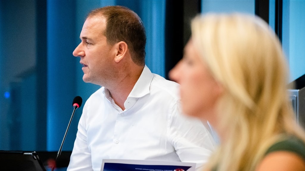 Oppositie wil meer regie van kabinet na toename coronabesmettingen