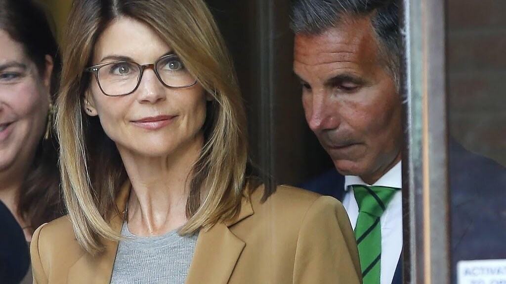 Lori Loughlin gaat 'kleiner' wonen in villa van 8 miljoen euro