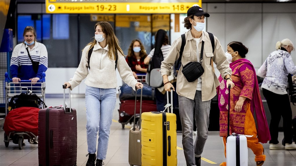 Is testen op Schiphol verplicht? Vijf vragen over de nieuwe teststraat