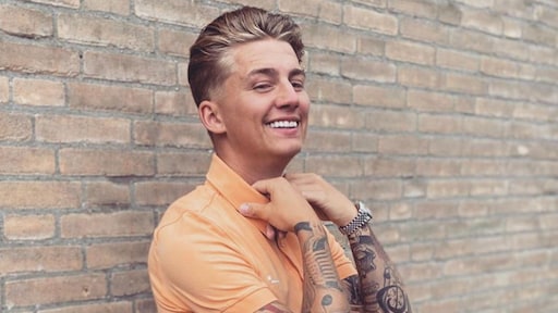 Zingende Mart gaat viral in buitenland: 'Ik heb geen flauw idee wat ik zing'