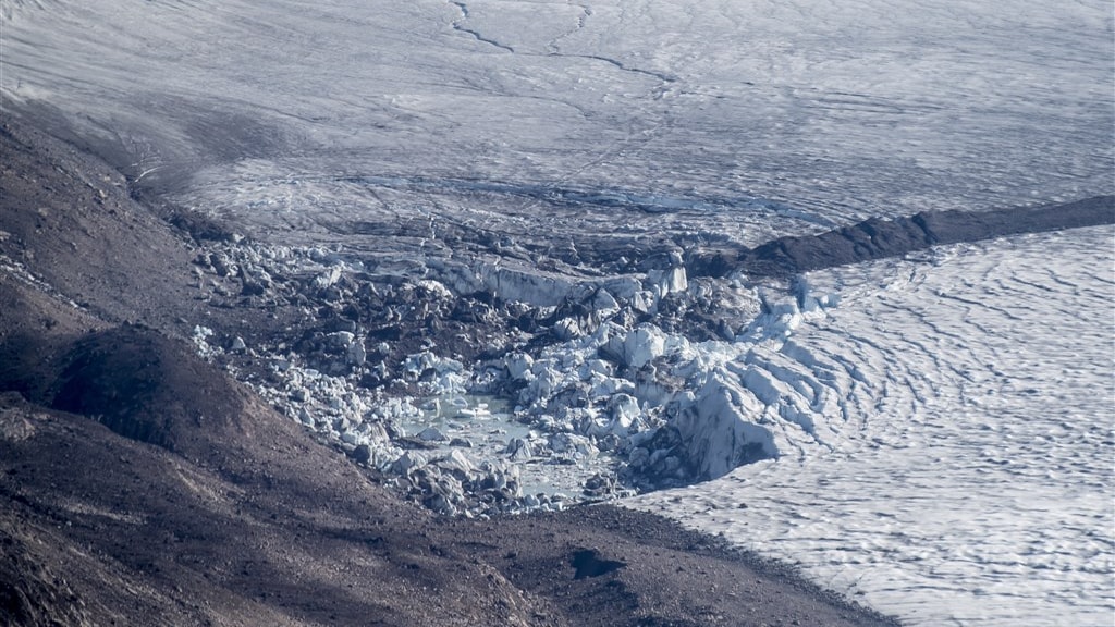 Het binnenlandse ijs van Groenland smelt zichtbaar op deze foto van augustus 2019.