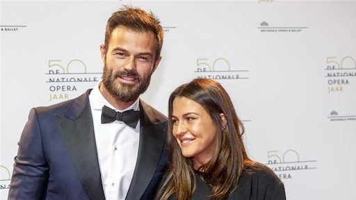 Romy Boomsma toont prachtige geboortekaartje baby Juniper