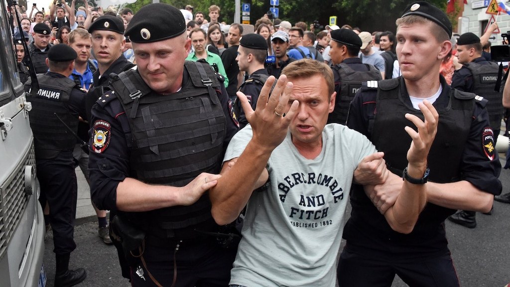 Bedreigd, opgepakt en vergiftigd: wie is Aleksej Navalny?