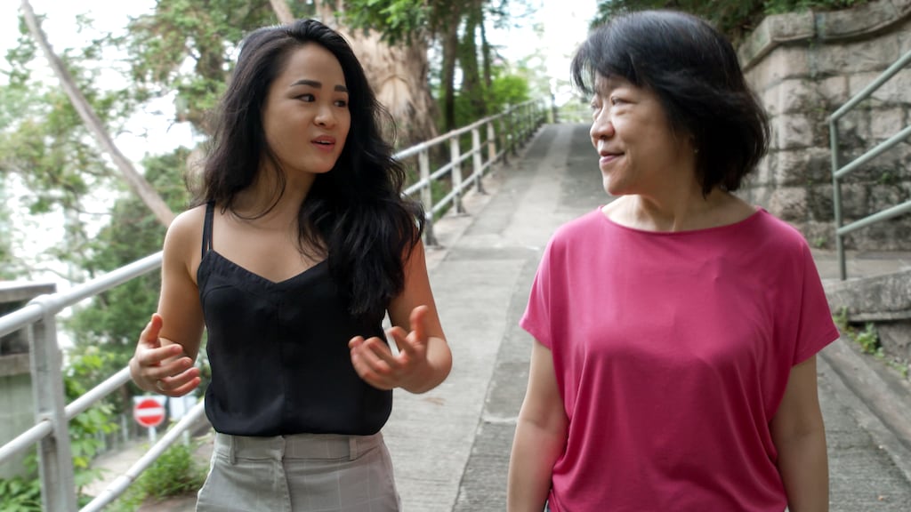 Xiangxia interviewt de oprichtster van het weeshuis waar ze een groot deel van haar babytijd heeft doorgebracht.