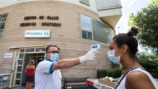 Enorme stijging coronabesmettingen Spanje: 'Regering doet niets'