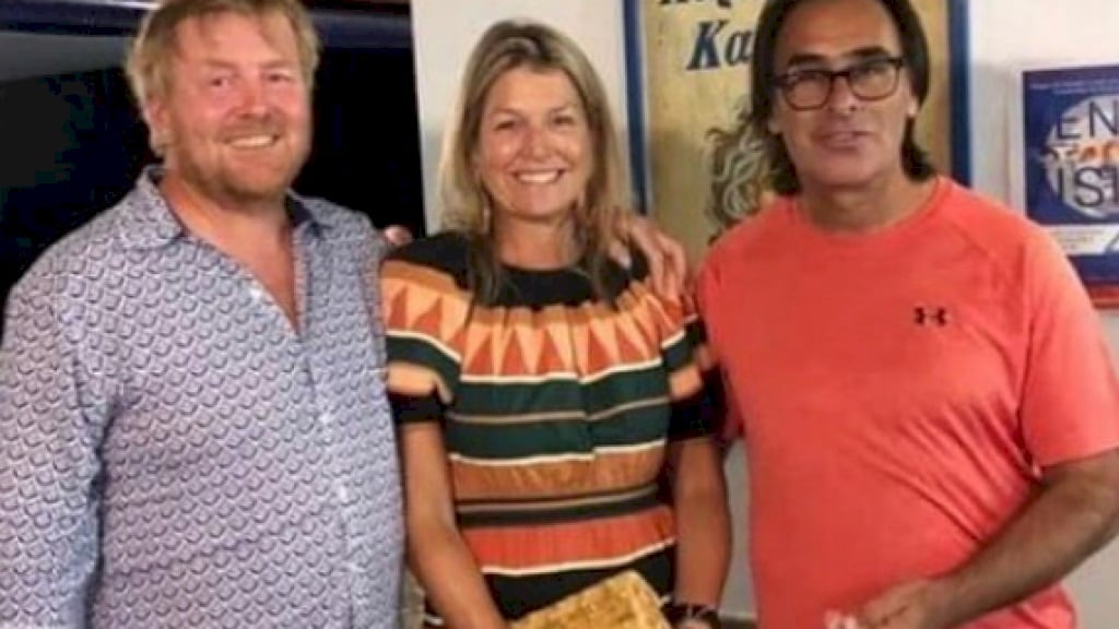 Koning en koningin schenden coronaregel tijdens vakantie in Griekenland