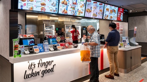 KFC stopt door corona met slogan 'it's finger lickin' good'