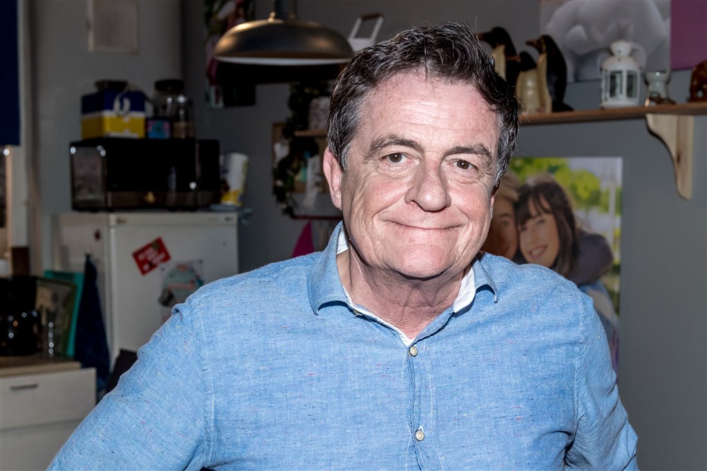 Johnny Kraaijkamp heeft vooral oog voor jongere vrouwen