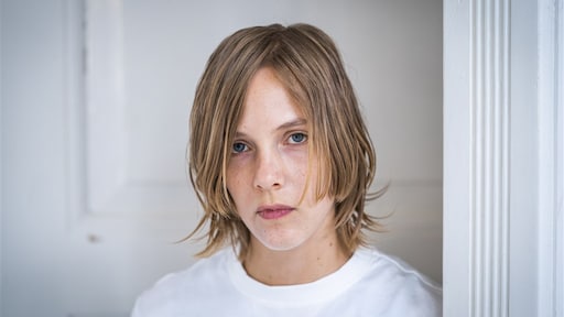 Marieke Lucas Rijneveld eerste Nederlandse winnaar prestigieuze Britse boekenprijs