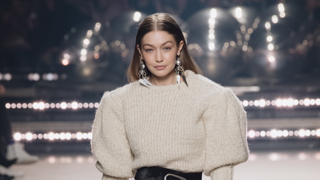 Gigi Hadid showt groeiende babybuik op nieuwe zwangerschapsfoto's