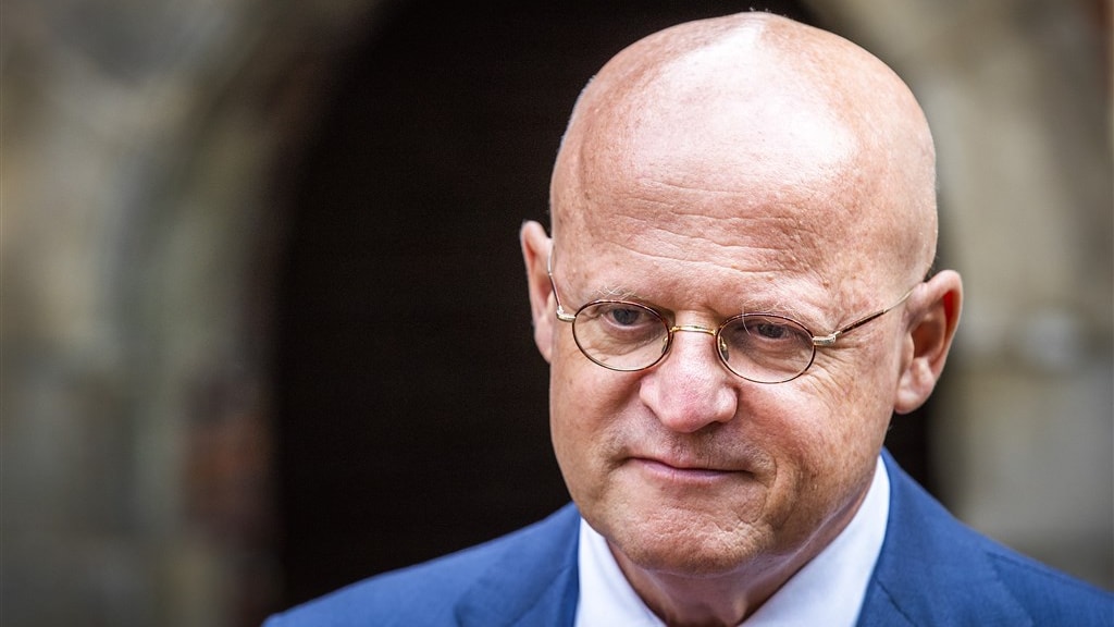 Grapperhaus betaalt symbolische boete aan goede doel