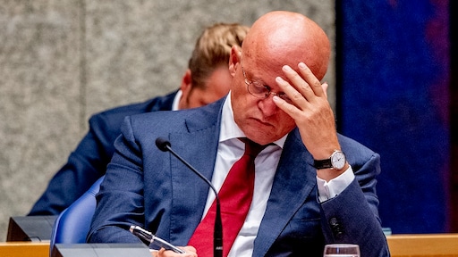 Dringende oproep minister: ondernemers moeten coronaregels beter handhaven