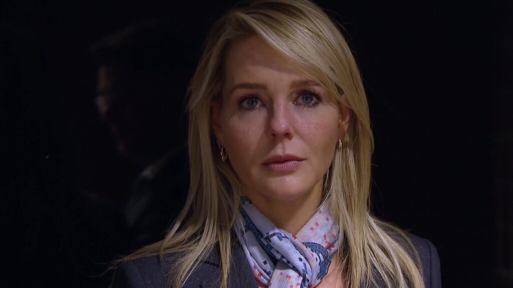 Chantal Janzen tot tranen geroerd tijdens uitvaartdienst