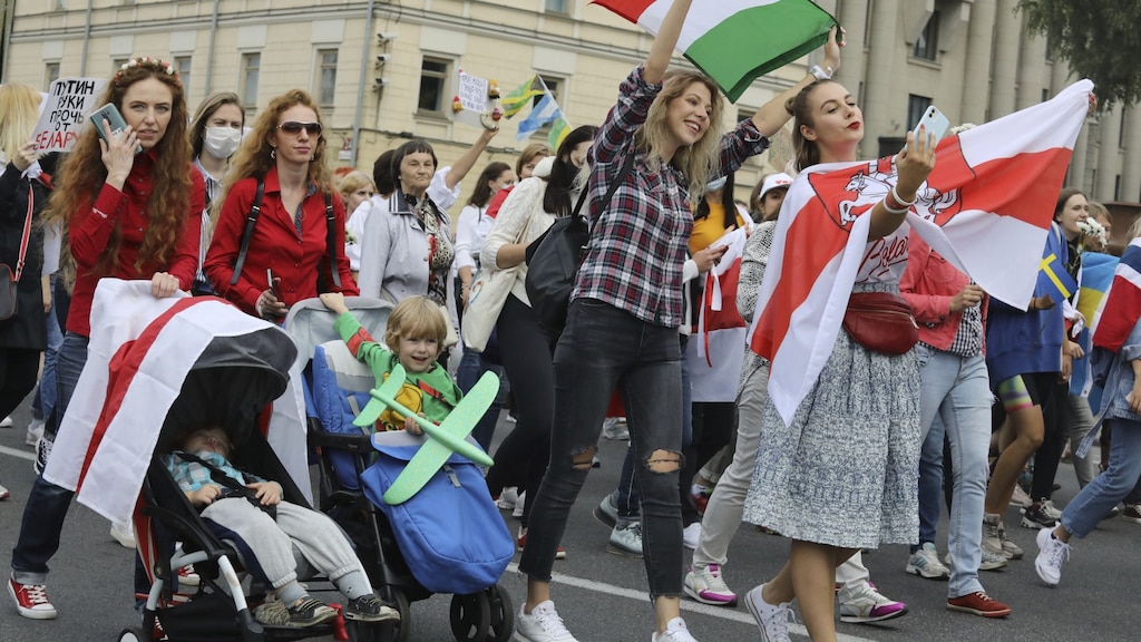 Wit-Russische vrouwen staan vooraan bij protesten: zij beschermen de mannen