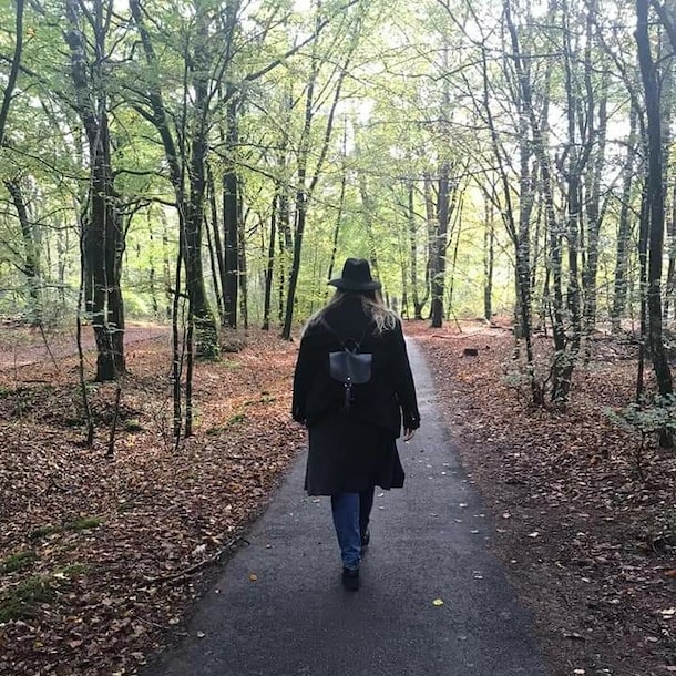 In het bos komt Froukje tot rust.