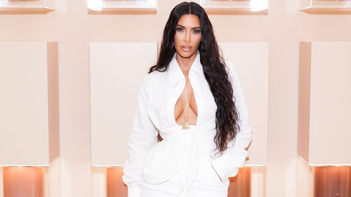 Kim Kardashian krijgt hologram van overleden vader cadeau