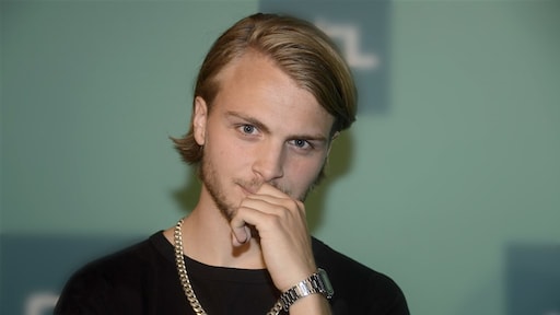 Rijk Hofman deelt bizarre voicemail van Ziggo-personeel: 'We gaan hem doodstalken'