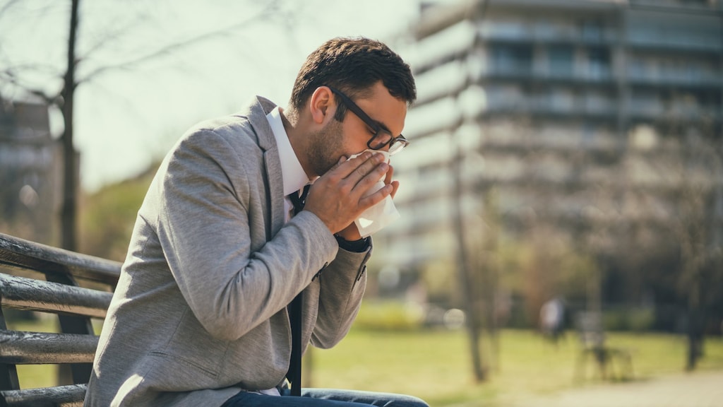 Testen en in quarantaine bij verkoudheid: wij wel, maar in veel andere landen niet