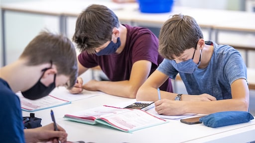 'Onduidelijkheid bij scholen over handelen bij coronabesmetting'
