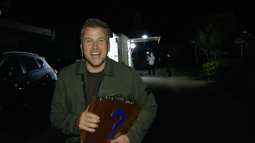 Kijkers zien Winston pardoes corona-regels aan laars lappen