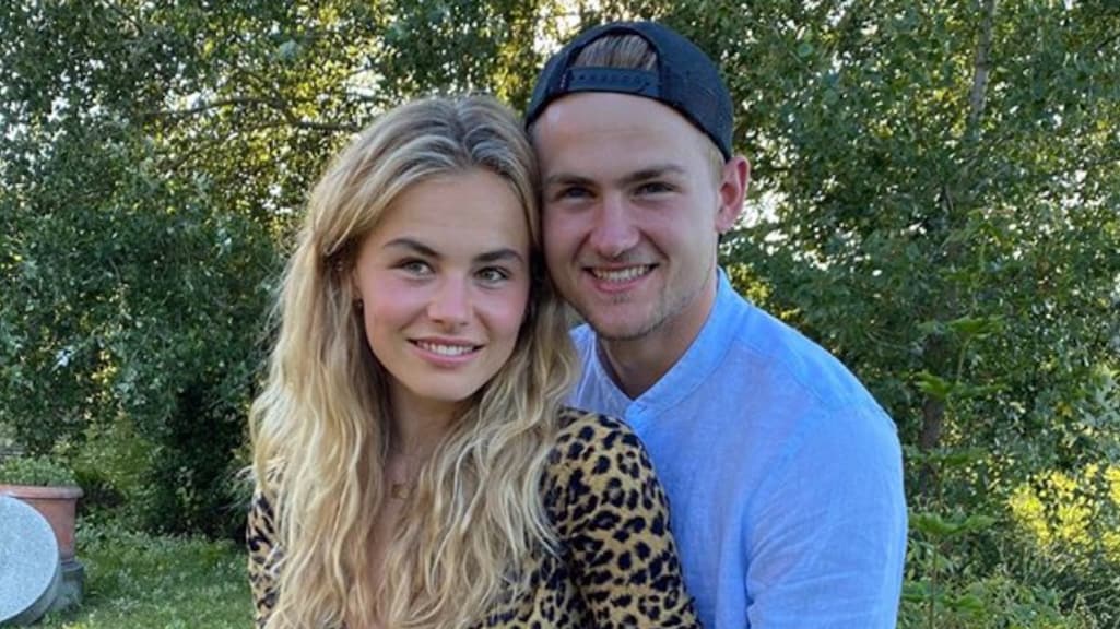 Matthijs de Ligt zet jarige vriendinnetje in het zonnetje