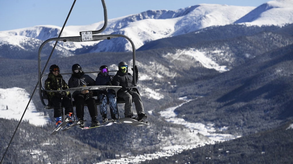 Wintersport in coronatijd: mondkapje in de skilift en geen après-ski