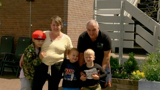 Steenrijk, Straatarm-kijker niet te spreken over onvermogend gezin