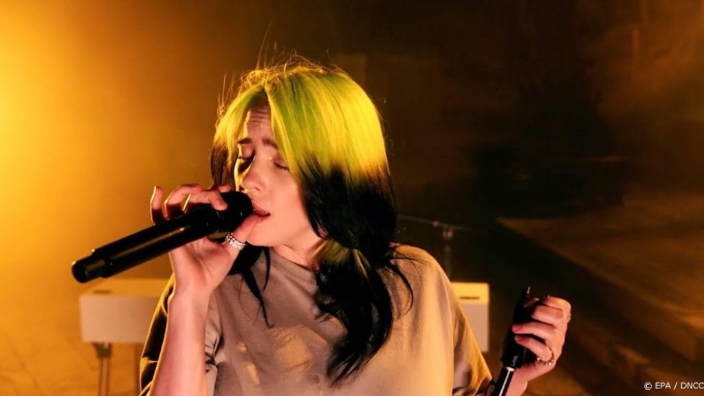 Billie Eilish brengt poppen van zichzelf uit
