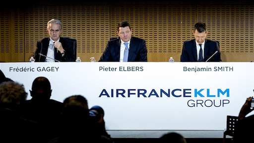 Hoekstra: geen extra steun Air France-KLM zonder loonoffer van top