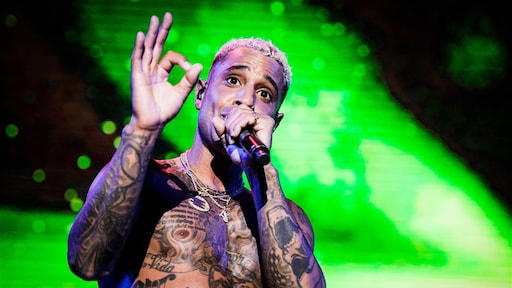 Bizzey heeft angst voor geldproblemen: 'Weet hoe het is als je niets te eten hebt'