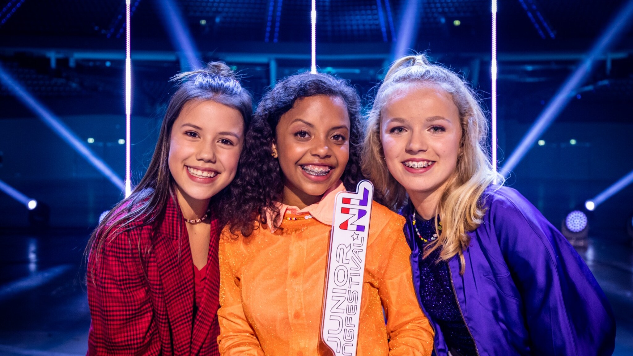Junior Songfestival-winnares Demi dolblij met eerste plaats