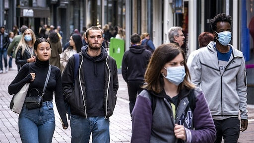 Nog maar 16 procent is positief over het coronabeleid