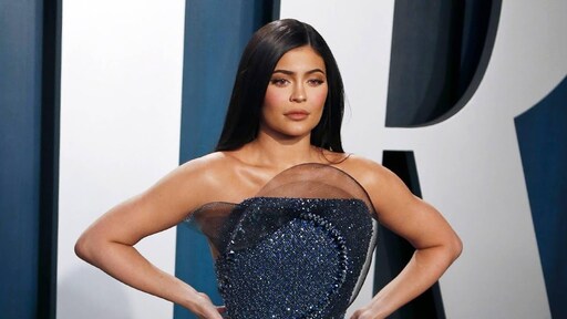 Kylie Jenner vraagt volgers te stemmen met sexy kiekje