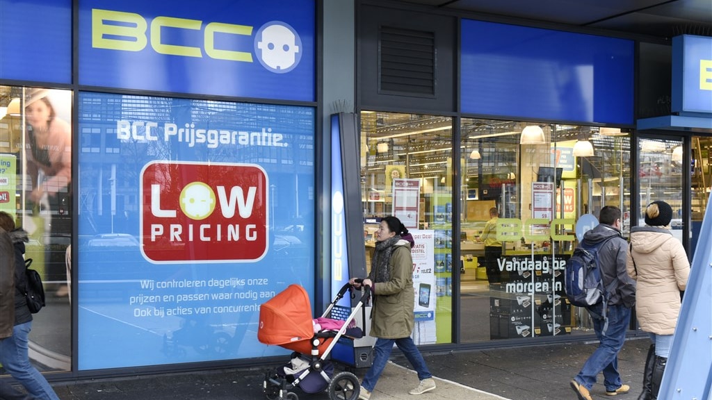 Kwakkelende elektronicaketen BCC wordt weer Nederlands