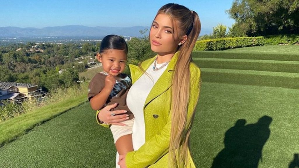Schattig: Stormi begint als scholier en Kylie Jenner als docent