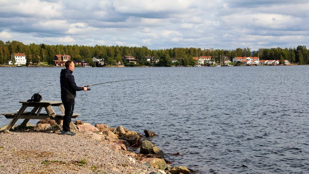 Christian van Dartel aan het vissen.