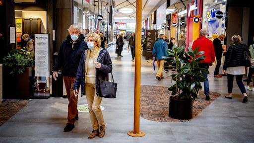 Peiling: twee derde bevolking steunt advies om mondkapje te dragen