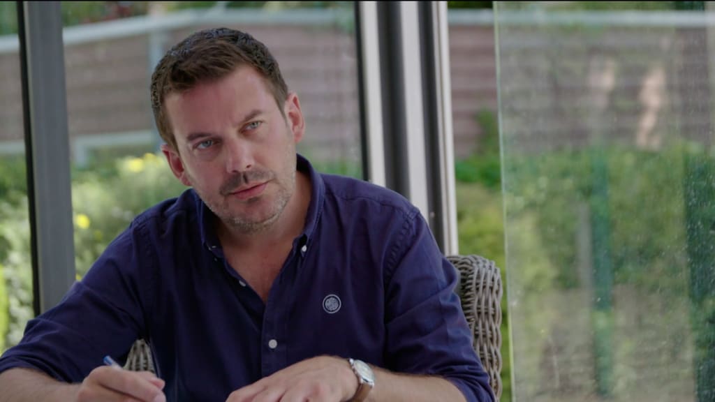 Kijkers ondersteboven van onjuiste stamboom in De Erfgenaam