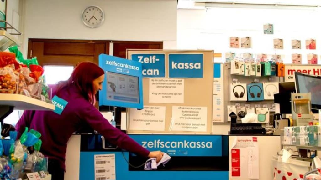 Bij vestigingen van HEMA is er niet altijd een poortje die je met je kassabon moet scannen.