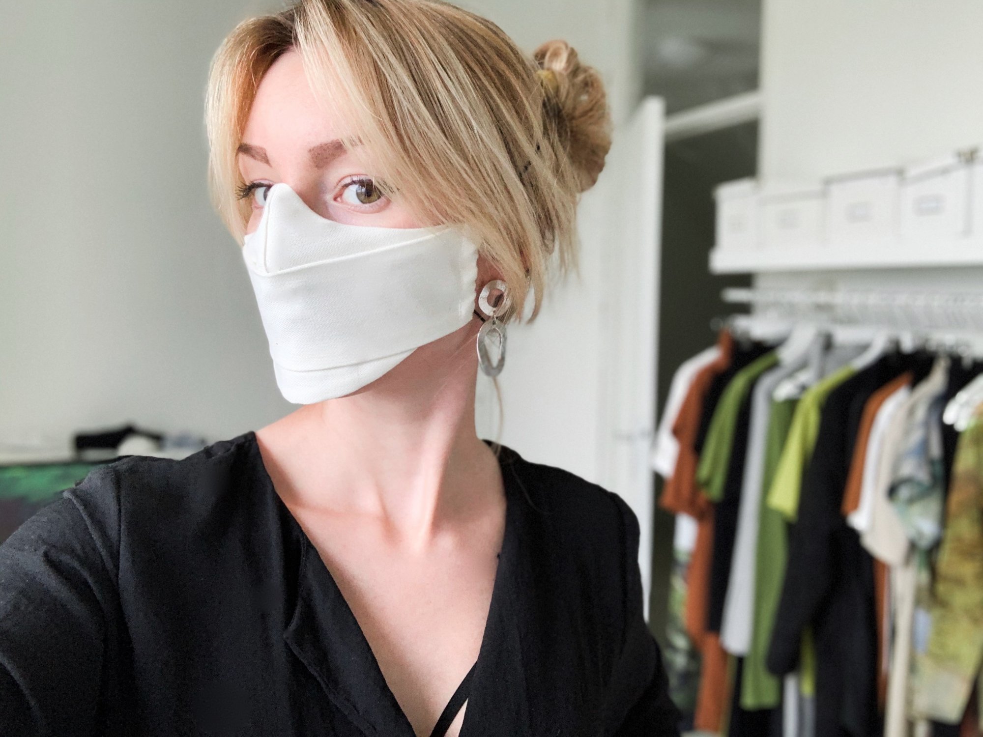 Danya maakt mondkapjes van gerecyclede tampons: 'Je ziet het blauwe touwtje nog'