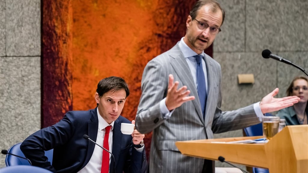 Topambtenaren: voorlopig geen geld voor extra uitgaven, zorguitgaven onhoudbaar